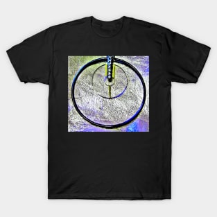 ART DECO GEOMETRIC PENDANT DESIGN , GOLD , SCI FI SPACE, FUTURISTIC T-Shirt